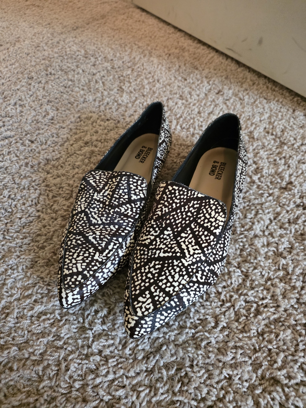 Beverly Feldman Women's Black & White Pointed Toe Loafers